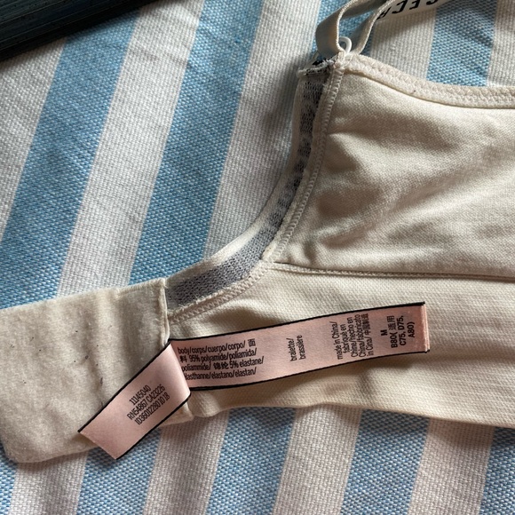 ***SOLD ON ANOTHER APP *** Victoria’s Secret PINK 36C bra bundle - Picture 7 of 16